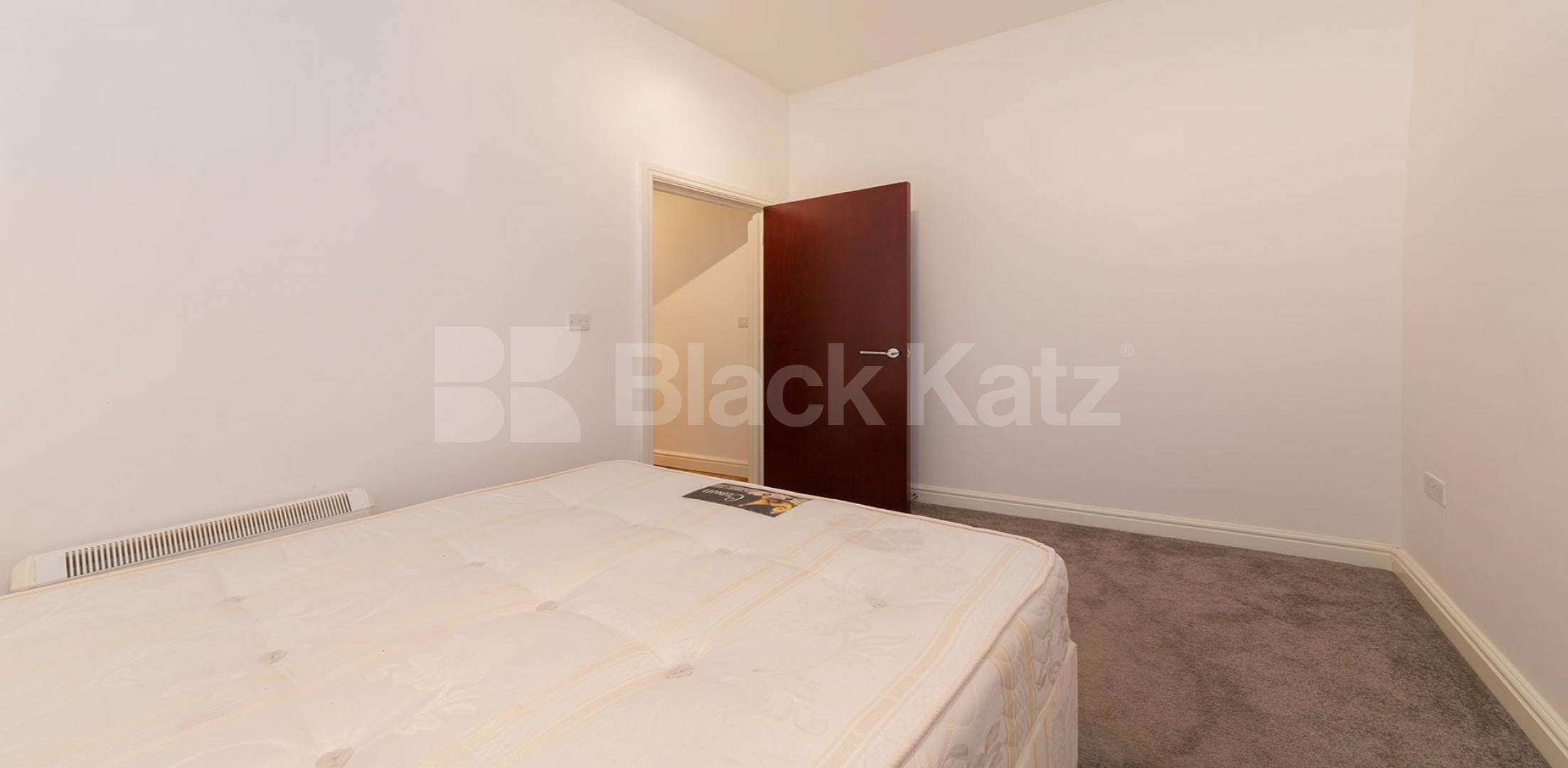 			STUNNING SPACIOUS SPLIT LEVEL 3 BEDROOM FLAT, 3 Bedroom, 1 bath, 1 reception Flat			 Springdale Road , Stoke Newington